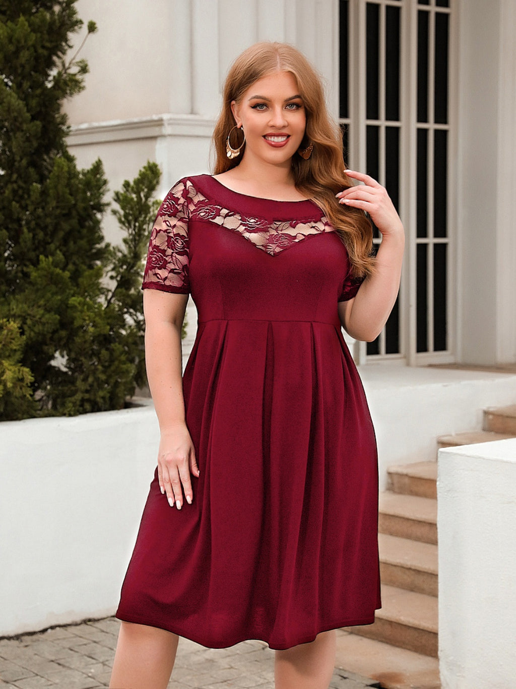 Woman Plus Size Ruched Round Neck Short Sleeve Dress (1XL-3XL)